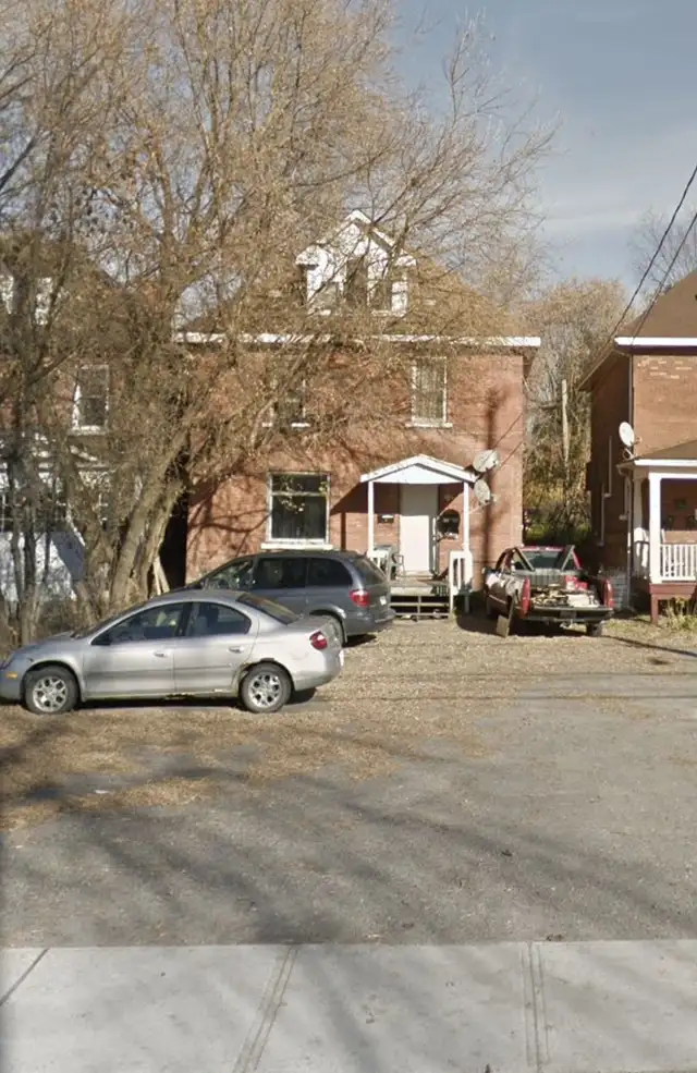 Clean 1 Bedroom Unit Available Sept 1