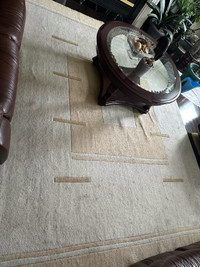 Selling White/Beige rug