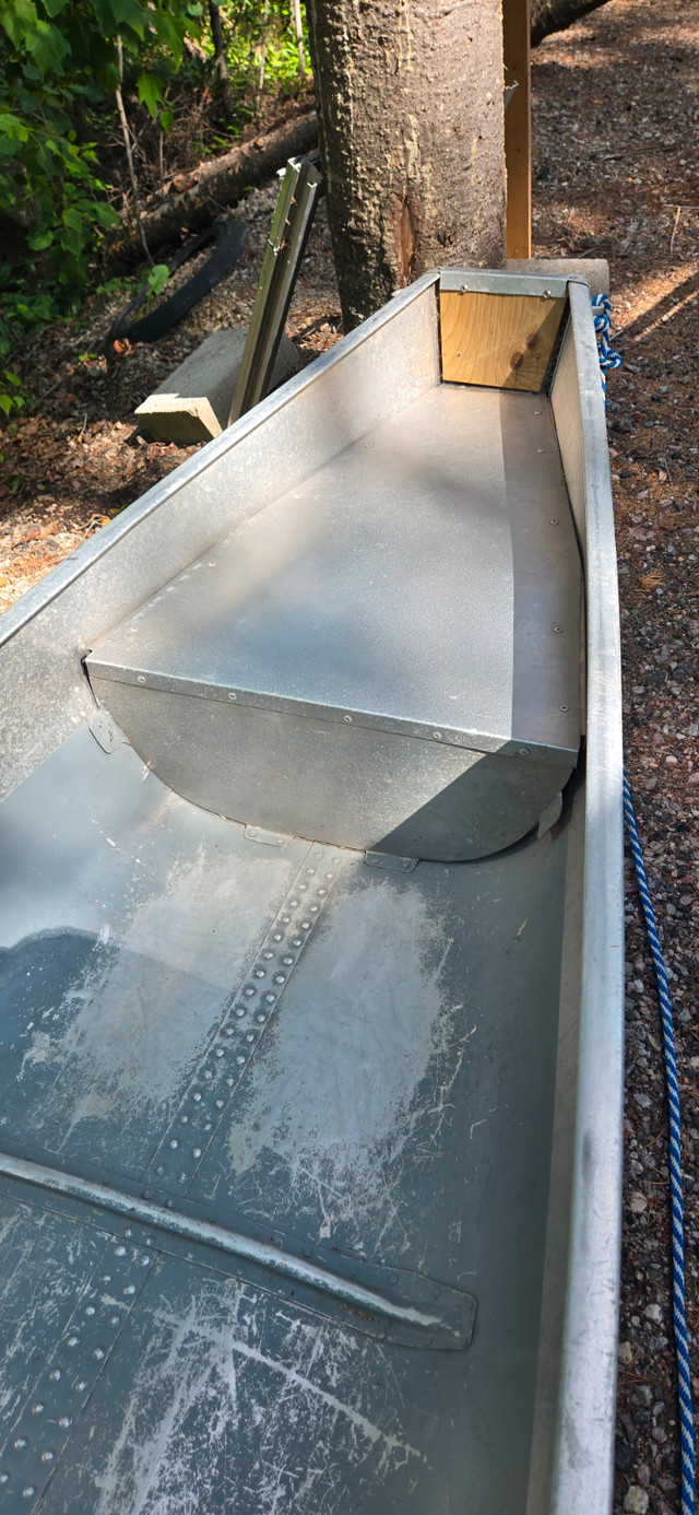Aluminum Canoe in Canoes, Kayaks & Paddles in Kenora - Image 2