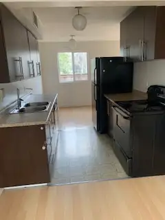 Renovated 3 Bedroom End unit townhouse - Londonderry Area