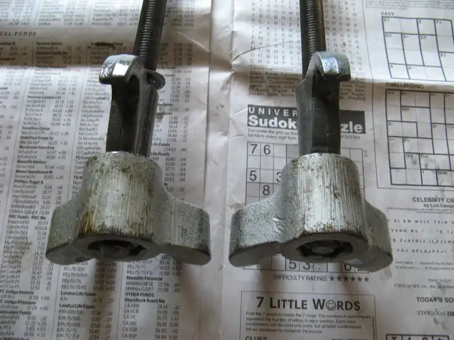 Macpherson strut spring compressor tool. in Hand Tools in Laval / North Shore - Image 7