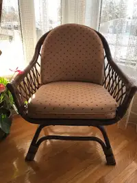 Meuble ,lampe et chaise