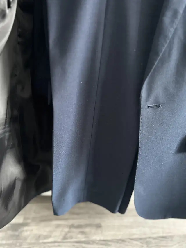 Men’s H & M navy blue suit, Size 38R, Skinny fit in Men's in City of Toronto - Image 8