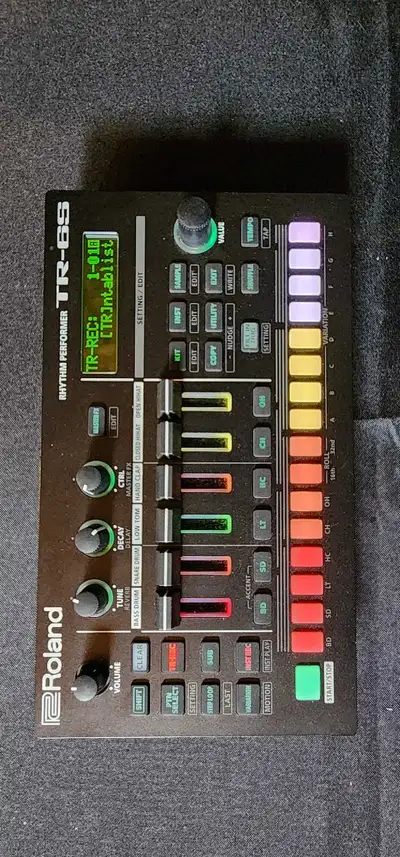 Roland TR-6S Drum Machine, View more