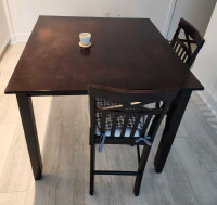 Dining table & 4 Chairs 