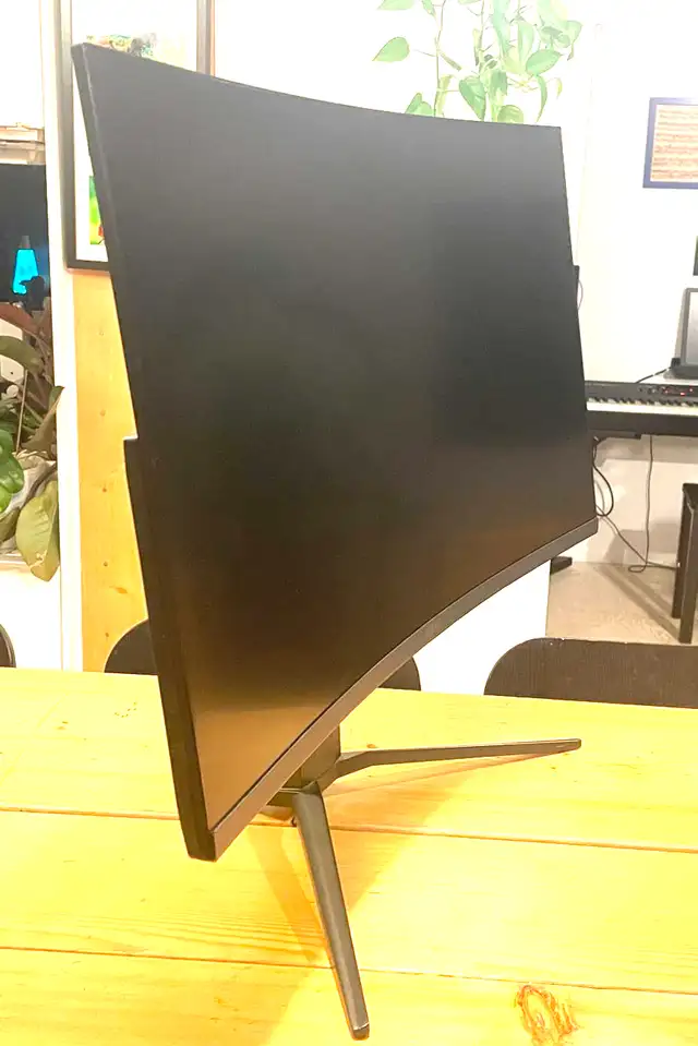 Gaming monitor 144Hz 1440p 32'' in Monitors in City of Montréal - Image 3