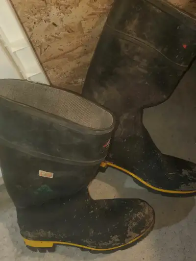 Size 12 rubber boots with steel toes , View more
