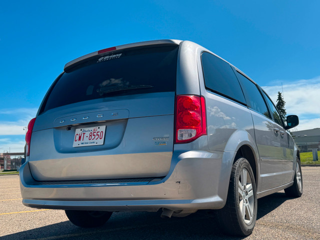 2017 Dodge Grand Caravan Crew in Cars & Trucks in Calgary - Image 3
