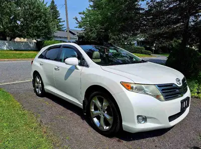 Toyota Venza XLE v6 awd 2009 couleur blanc perle et toit double noir panoramique.Interieur en cuire...