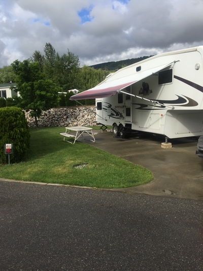 2007 Forest River Cedar Creek Silverback 5th Wheel for sale in Grande Prairie. The layout is perfect...