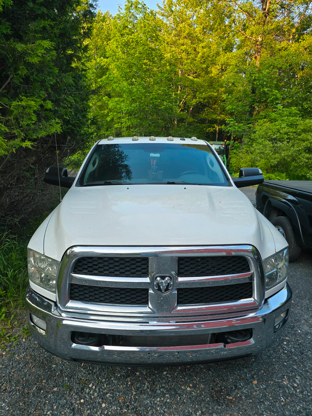 RAM 2014 3500 roues doubles boîte de 8 dans Autos et camions  à Sherbrooke - Image 4