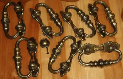 SEVEN BRASS PLATE DRAWER HANDLES & SINGLE DOOR PULL, View more