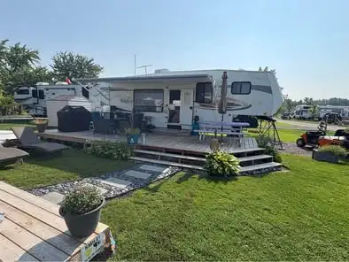 2010 Eagle Super Lite Jayco 29ft trailer in excellent condition. This spacious trailer features lots...
