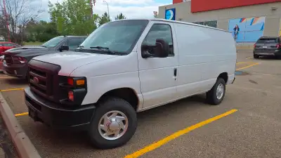 Mint condition. 4.6 V8. Command start. No issues. No leaks, rust, accidents. 2nd owner. Used every d...