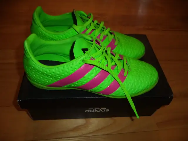 Chaussures et articles de soccer Junior in Soccer in Longueuil / South Shore - Image 2