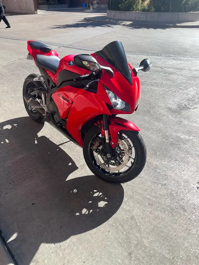 2012 Honda CBR 1000RR in Sport Bikes in City of Toronto - Image 6