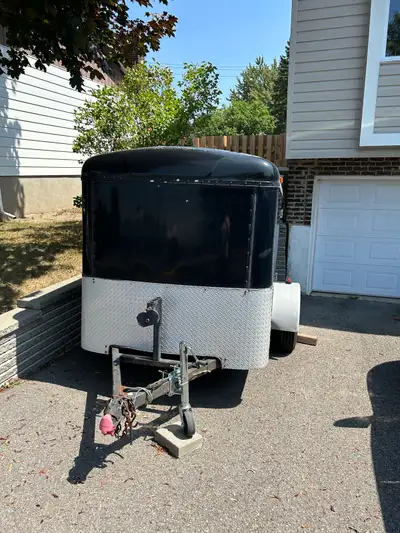 5w x 9L x 5.5h (outside dimensions) 12 feet from nose to back 6.5 feet tall from ground Does not lea...