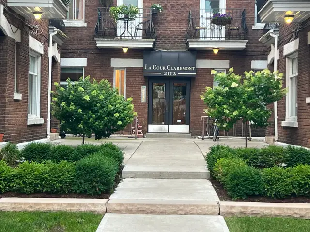 Room for rent for woman/daughter