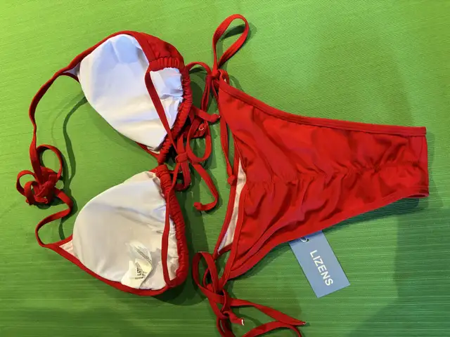 Lizens two-pieces swimmer size (L ) color Red in Multi-item in City of Toronto - Image 5