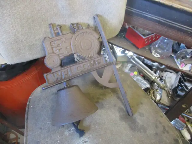 DECORATIVE CAST IRON TRACTOR DINNER BELL $50 OUTDOOR CABIN DECOR