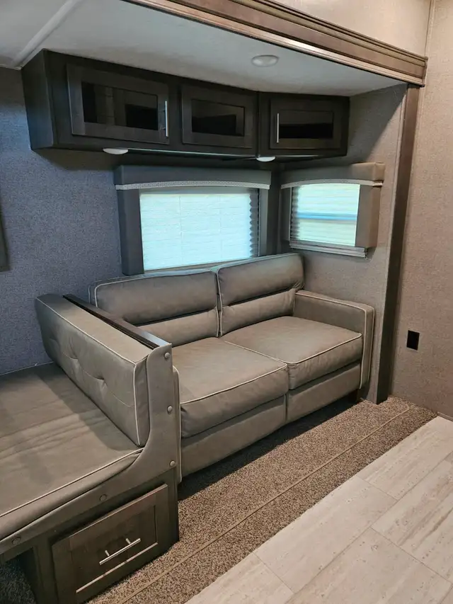2020 Rockwood  5th Wheel in Travel Trailers & Campers in Regina - Image 4