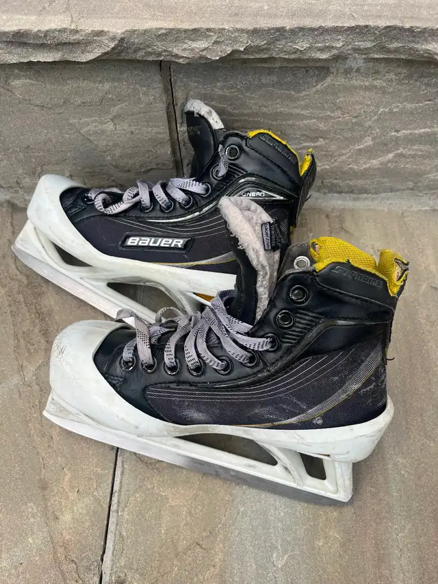 Ice hockey goalie equipment in Hockey in Oakville / Halton Region - Image 11