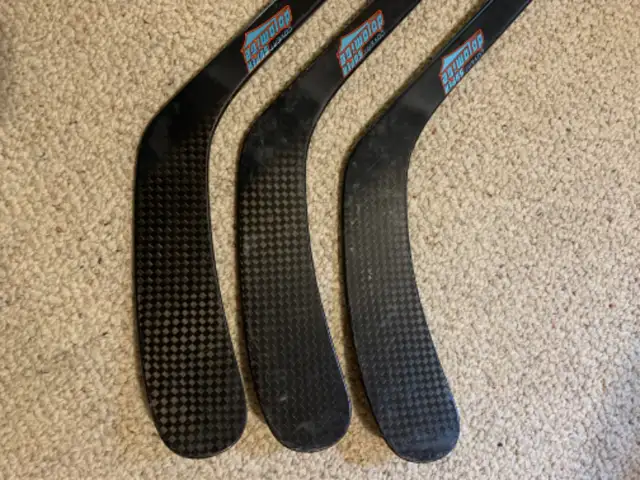 Left Hand Warrior Covert Super Dolomite Grip Senior Hockey Stick in Hockey in Kitchener / Waterloo - Image 6
