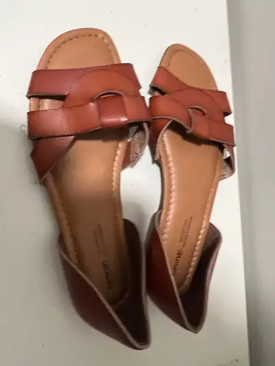 Great brown sandals size 6, View more