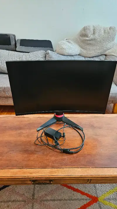 Monitor MSI Optix MAG270VC2 27" 165 Hz En parfait état https://ca.msi.com/Monitor/Optix-MAG270VC2/Ov...