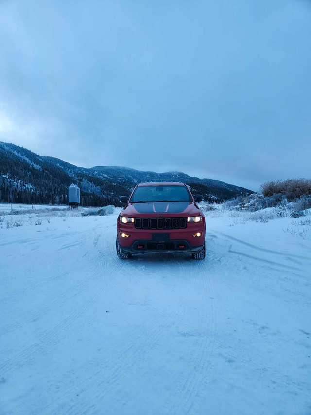 Jeep Grand Cherokee Trailhawk  in Cars & Trucks in Whitehorse - Image 2