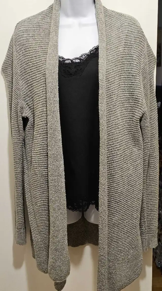 Ladies Lightweight Cardigan w 2 Camis (XL) in Women's - Tops & Outerwear in Peterborough - Image 2