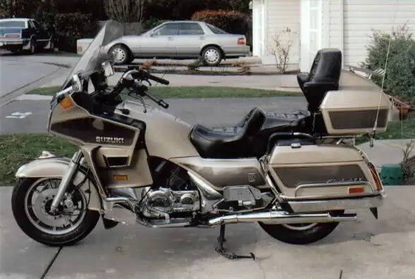 Moto Suzuki Cavalcade in Touring in Laval / North Shore - Image 2