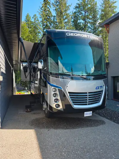 Atwood A/C's, Arctic package, Hydraulic Jacks, Dream Dinette, Power 4 Theater Seating, Residential S...