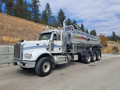 2020 Peterbilt 367 with an XTR25AL Soil King Slinger body. Owned the truck and body for 3 years. Mai...