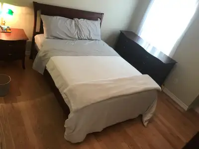 Furnished room with share bathroom. Ideal for responsible student/professional. Bright, well-maintai...
