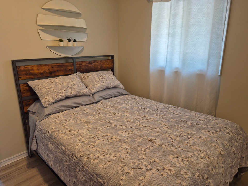 Furnished 1-Bedroom Executive Garden Apartment – All Inclusive – 5