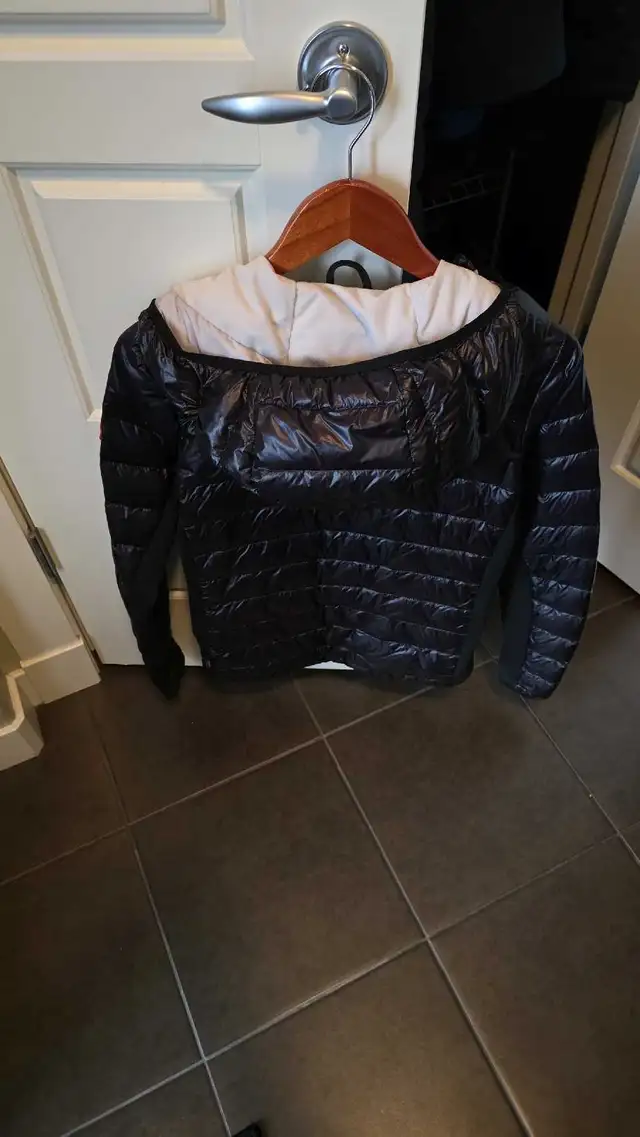 Canada Goose Women Size XS in Women's - Tops & Outerwear in Calgary - Image 5