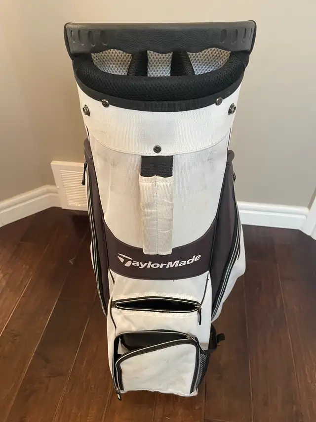 Taylormade golf bag  in Golf in Edmonton - Image 3