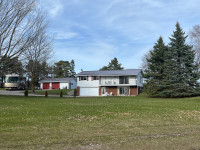 Oshawa, ON house, barn and 10 acres For Sale