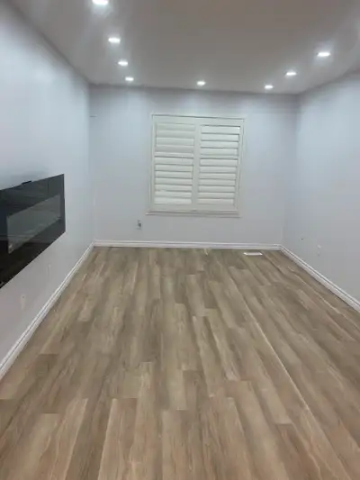 Stylish beautifully updated 3-bedroom, 2.5-bathroom townhome is ideally located in Rymal rd Est and...