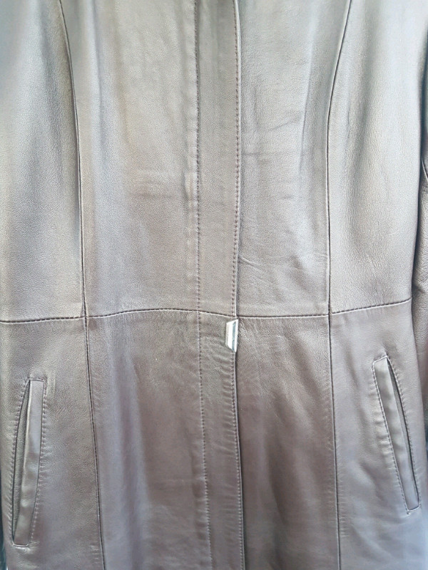 Manteau cuir femme gr. S/XS dans Femmes - Hauts et vêtements d'extérieur  à Laval/Rive Nord - Image 3