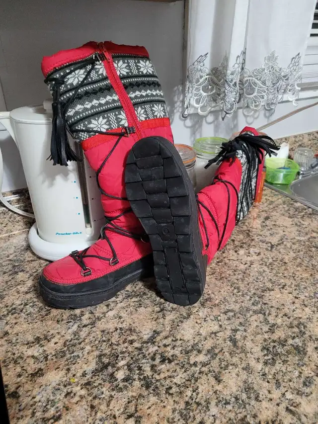 Girls boots in Kids & Youth in Cape Breton - Image 2