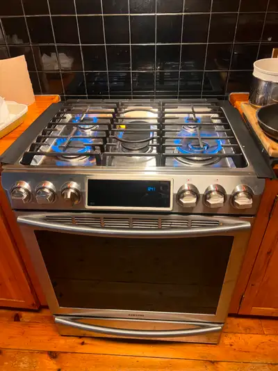 Samsung gas range works perfectly