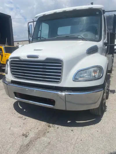 2013 Freightliner M2/cummins Eng/Low kms 198km/5500hrs/Allison 2500 auto trans/hydraulic brakes/Hiab...