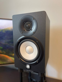 Yamaha HS5 studio monitors