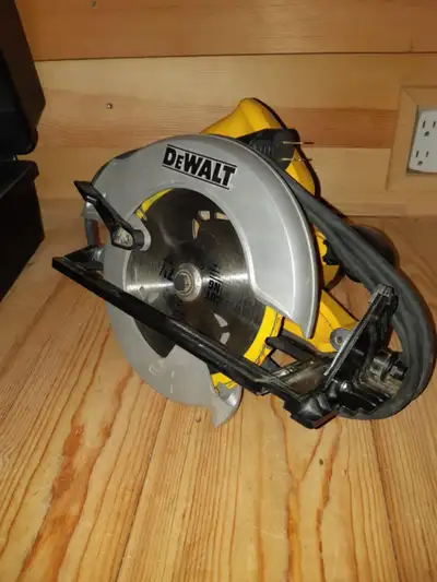 Dewalt circular saw in great condition