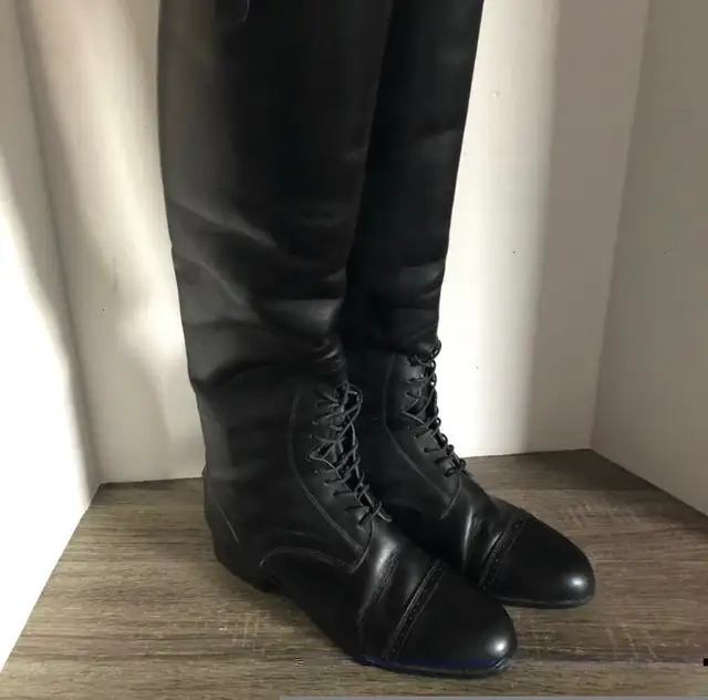Ariat Womens Sz 8.5 Boots in Women's - Shoes in Kitchener / Waterloo - Image 3