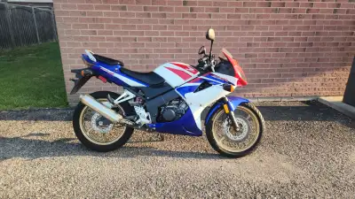 2009 Honda CBR125R at 27300 km. Well maintained and kept. Come with owner manual and tool kit. Great...