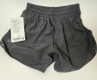 Lululemon Hotty Hot LR shorts Size 4 - NEW 