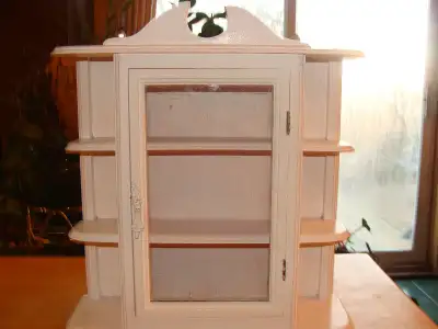 Petit étagère mural en bois, de couleur blanc, View more